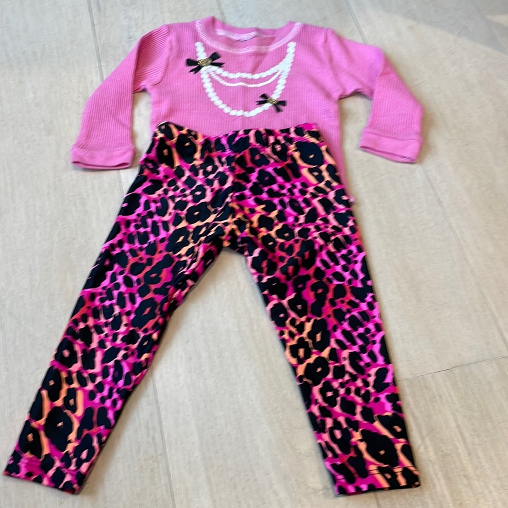 Adorable outfit 3-6 months from Dennys